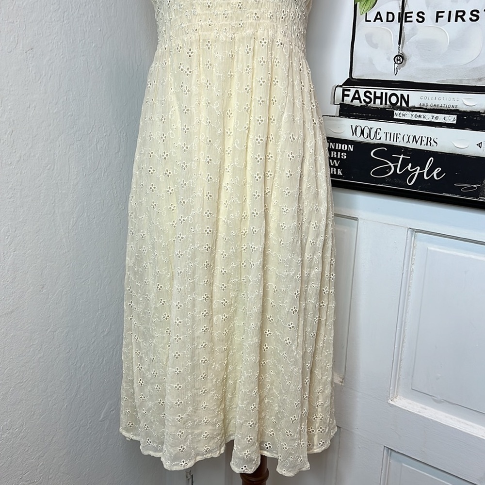 DVF Cream Strapless. Knee Length Eyelet Dress Size 8 - Picture 4 of 7